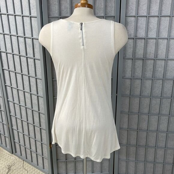 Tristan, Women’s Silver Sleeveless Top, Size Medium - Picture 2 of 7